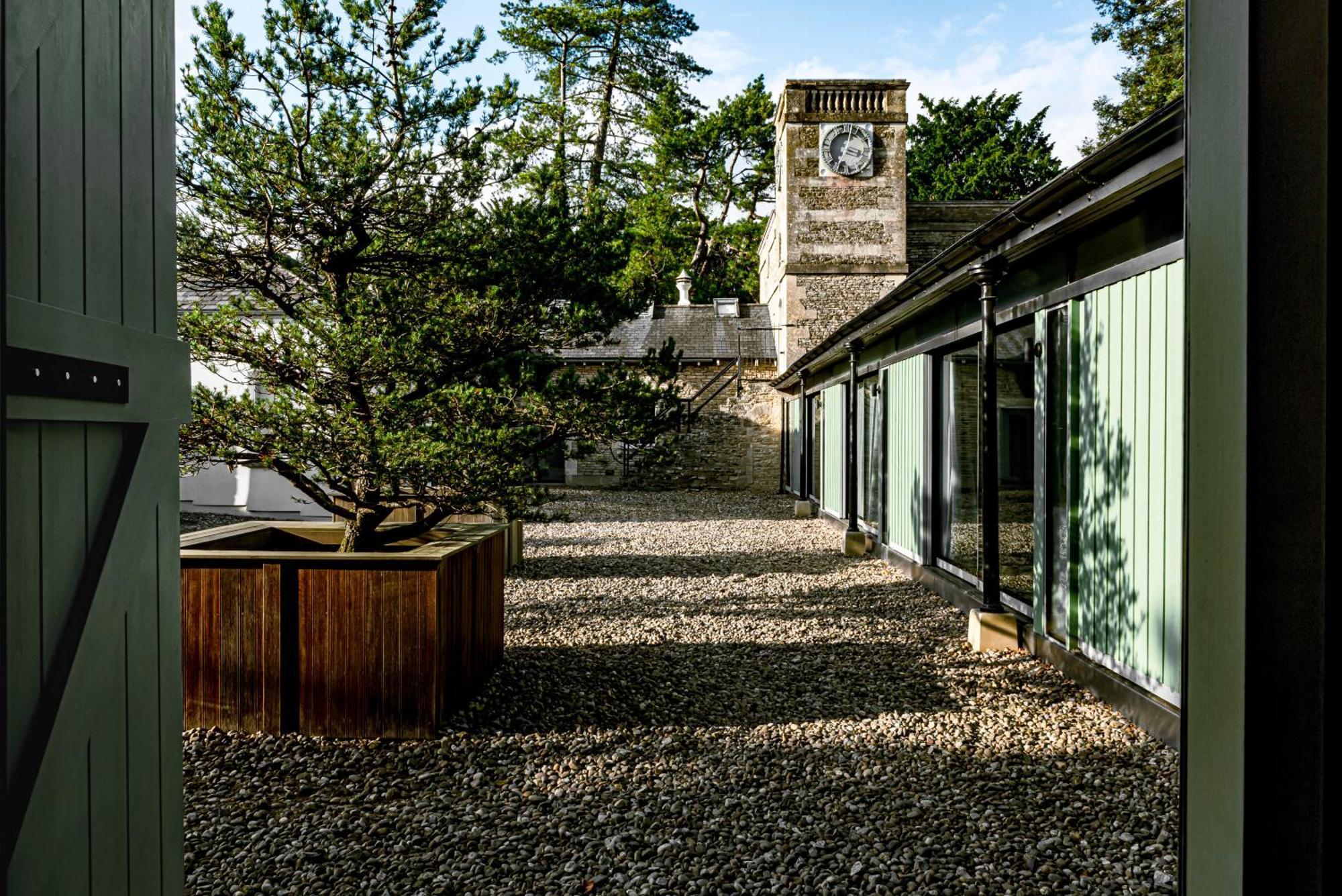 Cowley Manor Experimental Hotel Cheltenham Exterior photo
