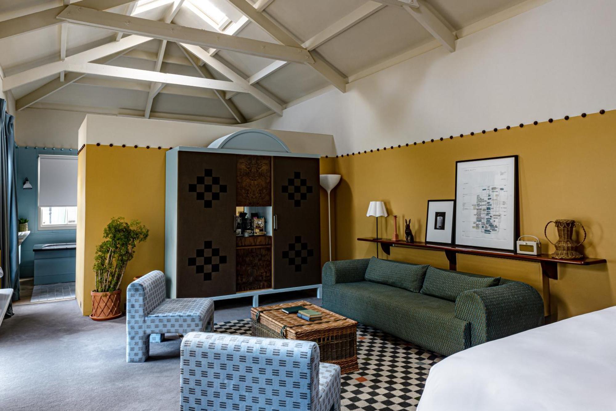 Cowley Manor Experimental Hotel Cheltenham Exterior photo