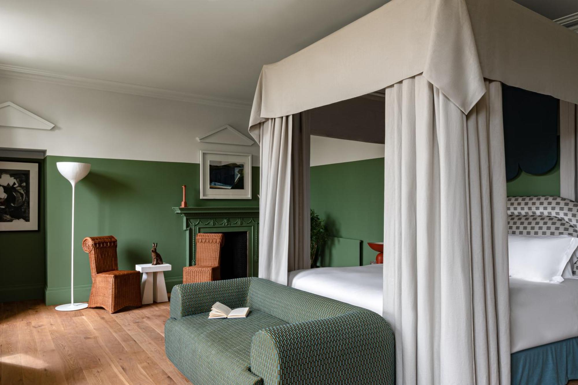 Cowley Manor Experimental Hotel Cheltenham Exterior photo